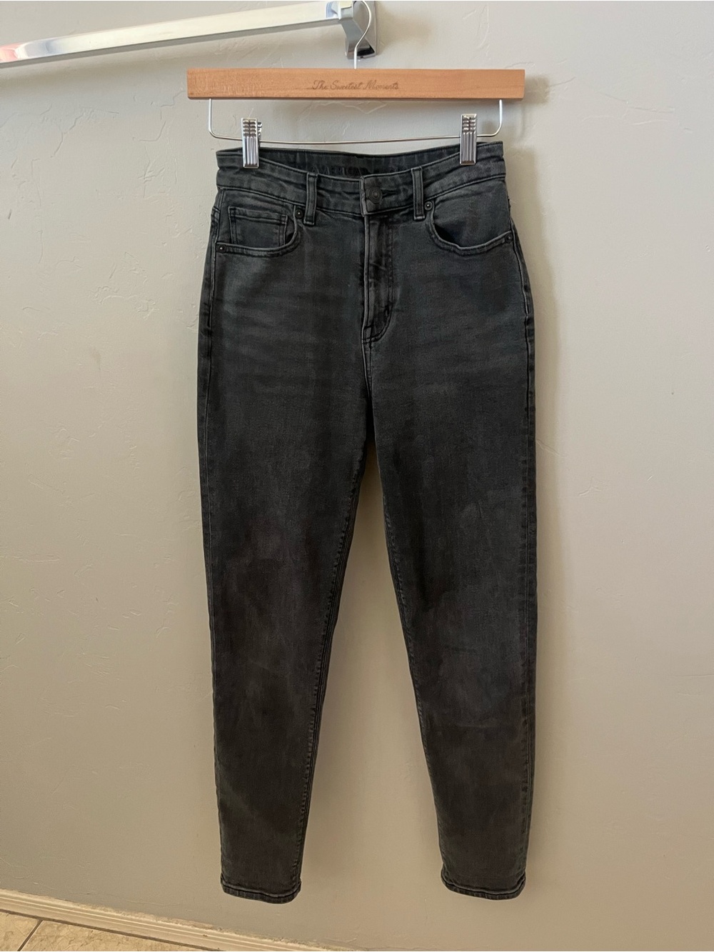 American Eagle Outfitters Black High-Rise Mom Jeans Size 00